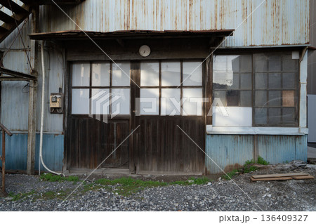 廃墟となった工場 廃墟となった工場 136409327