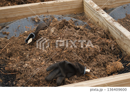 Horizontal shot of compost for sustainable fertilisation in gardens and vegetable plots 136409600