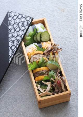 和風のお弁当 和風のお弁当 136410295