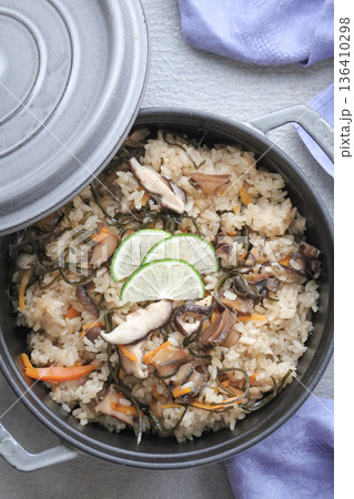 トコブシの炊き込みご飯 136410298