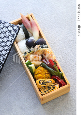 手作りの和風弁当 手作りの和風弁当 136410300