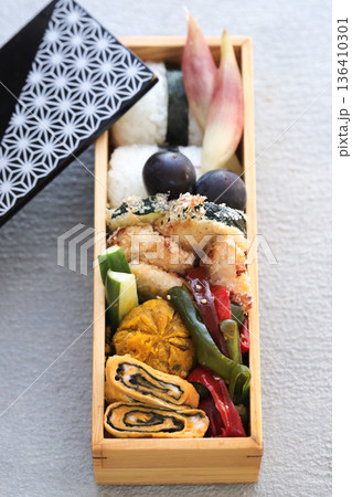 手作りの和風弁当 手作りの和風弁当 136410301