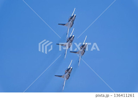 航空自衛隊松島基地のブルーインパルス　宮城県東松島市 136411261