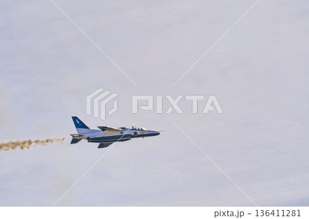 航空自衛隊松島基地のブルーインパルス　宮城県東松島市 136411281