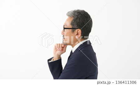 男性 ビジネス ポートレート 男性 ビジネス ポートレート 136411306