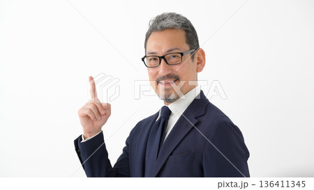 男性 ビジネス ポートレート 男性 ビジネス ポートレート 136411345