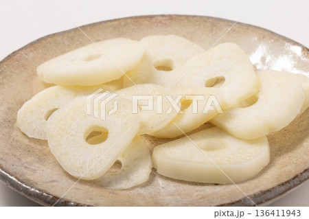 スライス　にんにく 136411943