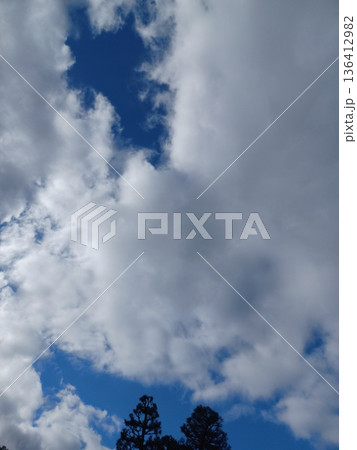 雲の多い空 136412982