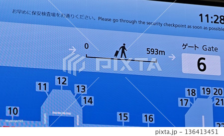 長距離歩行が課題の羽田空港 136413451
