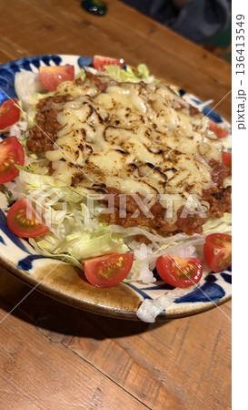 沖縄料理　沖縄の伝統料理　タコライス 136413549