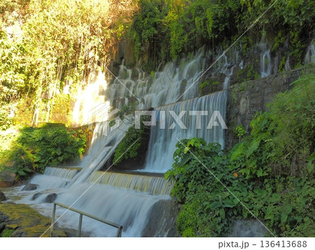 エルサルバドルの美しい滝　セブンフォールズ 136413688