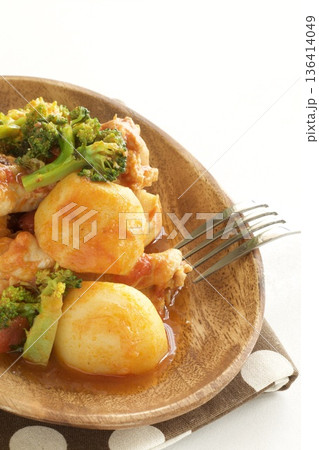 じゃがいもと鶏肉のトマト煮込み じゃがいもと鶏肉のトマト煮込み 136414049