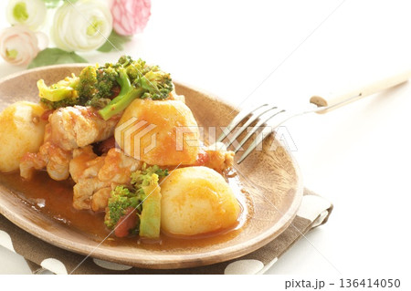 じゃがいもと鶏肉のトマト煮込み じゃがいもと鶏肉のトマト煮込み 136414050