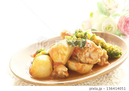 じゃがいもと鶏肉のトマト煮込み 136414051