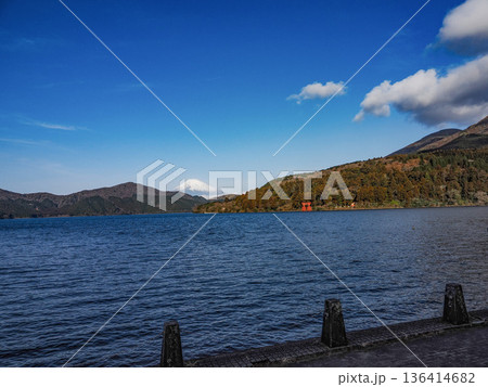 箱根芦ノ湖と富士山 箱根芦ノ湖と富士山 136414682
