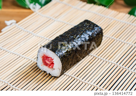鉄火巻き寿司 鉄火巻き寿司 136414772