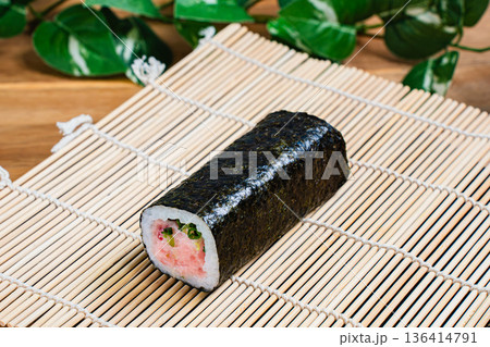 ネギトロ巻き寿司 136414791