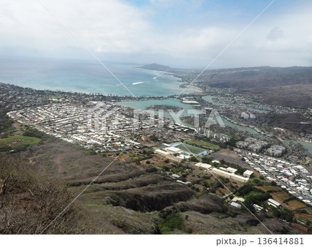 ハワイの人気アクティビティ、ココヘッド・トレイルからの美しい眺望 136414881