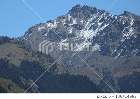 中国シルクロードの旅 ウルムチ天山天池の風景 中国シルクロードの旅 ウルムチ天山天池の風景 136414968