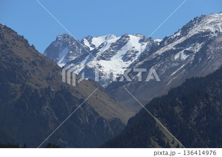 中国シルクロードの旅 ウルムチ天山天池の風景 中国シルクロードの旅 ウルムチ天山天池の風景 136414976