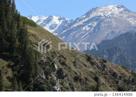 中国シルクロードの旅 ウルムチ天山天池の風景 中国シルクロードの旅 ウルムチ天山天池の風景 136414986