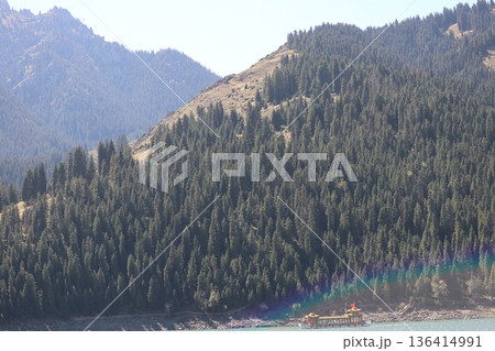 中国シルクロードの旅 ウルムチ天山天池の風景 中国シルクロードの旅 ウルムチ天山天池の風景 136414991