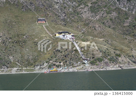 中国シルクロードの旅 ウルムチ天山天池の風景 中国シルクロードの旅 ウルムチ天山天池の風景 136415000