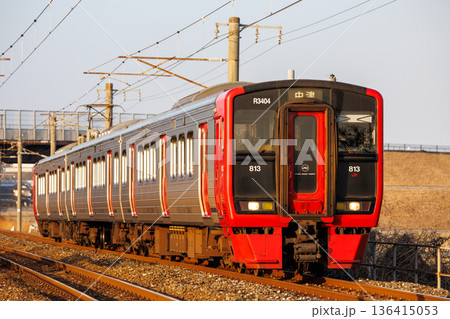 日豊本線で活躍するJR九州813系3000番台交流型電車 日豊本線で活躍するJR九州813系3000番台交流型電車 136415053
