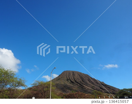 ハワイの人気アクティビティ、ココヘッド・トレイルからの美しい眺望 136415057