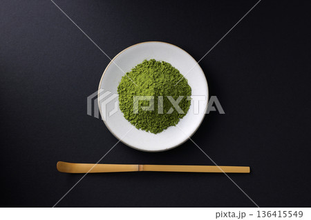 日本の伝統文化を感じさせる抹茶粉末 136415549
