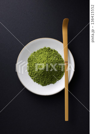 日本の伝統文化を感じさせる抹茶粉末 日本の伝統文化を感じさせる抹茶粉末 136415552