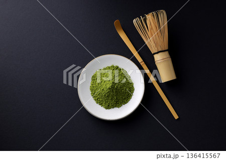日本の伝統文化を感じさせる抹茶粉末 日本の伝統文化を感じさせる抹茶粉末 136415567