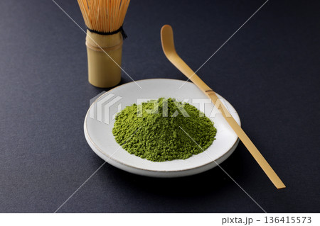日本の伝統文化を感じさせる抹茶粉末 136415573