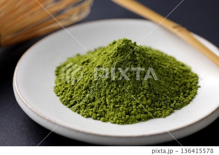 日本の伝統文化を感じさせる抹茶粉末 136415578