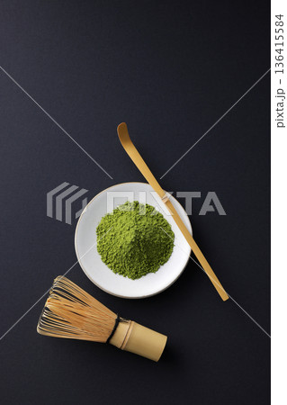 日本の伝統文化を感じさせる抹茶粉末 日本の伝統文化を感じさせる抹茶粉末 136415584