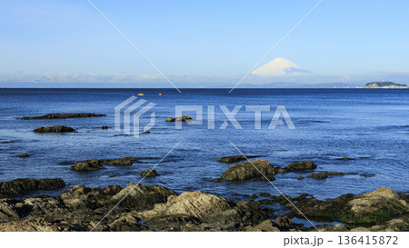 湘南の冬 136415872