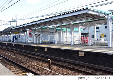 岡崎市　名鉄藤川駅のプラットホーム 136416184