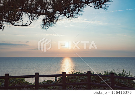 新潟 椎谷岬から見る日本海の夕景 新潟 椎谷岬から見る日本海の夕景 136416379