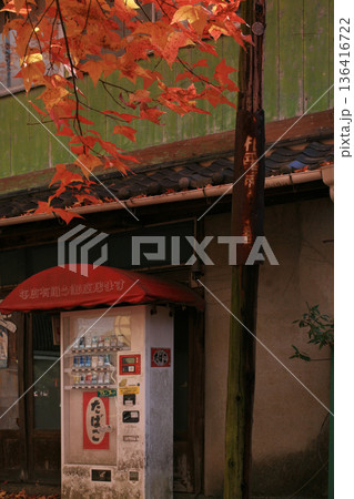 観光地の古い自動販売機 観光地の古い自動販売機 136416722