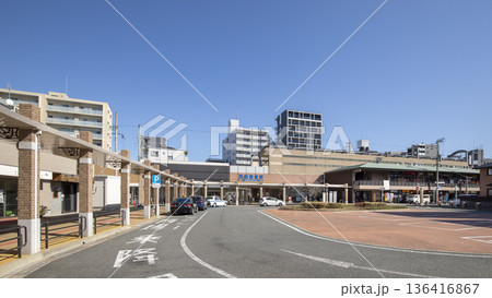 西日本鉄道貝塚線の西鉄香椎駅 136416867