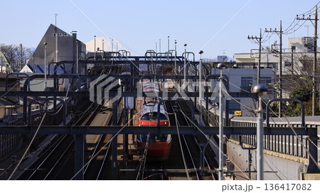 世田谷区立の公園「代田富士356広場」から見た富士山と小田急の特急ロマンスカー（上り電車） 136417082