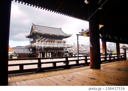 京都府 東本願寺・御影堂門(重要文化財) 京都市 下京区 常葉町 2022年2月 京都府 東本願寺・御影堂門(重要文化財) 京都市 下京区 常葉町 2022年2月 136417316