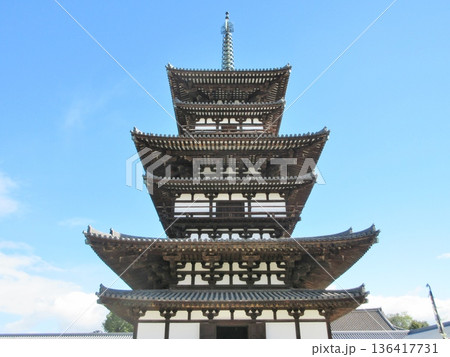 薬師寺 快晴の東塔 薬師寺 快晴の東塔 136417731