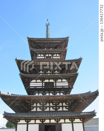 薬師寺　快晴の東塔 136417732