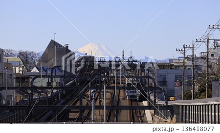 世田谷区立の公園「代田富士356広場」から見た富士山と小田急の電車 世田谷区立の公園「代田富士356広場」から見た富士山と小田急の電車 136418077