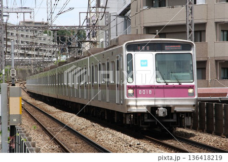 201506 東京メトロ 8000系 8018 田園都市線 あざみ野 201506 東京メトロ 8000系 8018 田園都市線 あざみ野 136418219