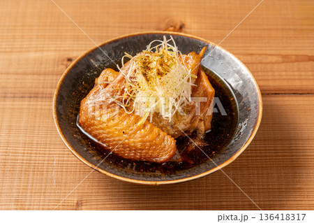 手羽先の煮込み 旨味が染み込んだ和食煮込み料理 136418317