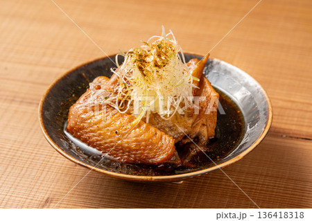 手羽先の煮込み 旨味が染み込んだ和食煮込み料理 手羽先の煮込み 旨味が染み込んだ和食煮込み料理 136418318