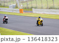 サーキットを走る2台のバイクレーサー・追走するレースシーンの流し撮り 136418323