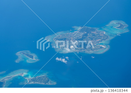 伊是名島上空 136418344